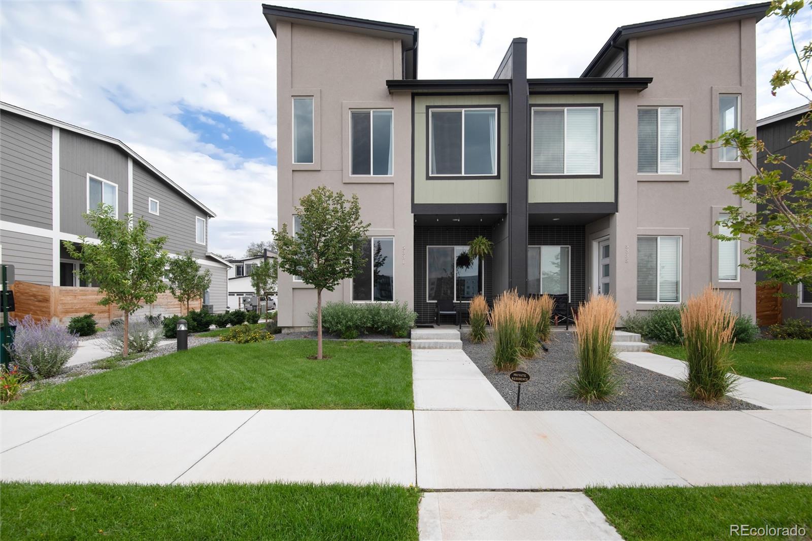  Commerce City Home | MLS #: 92684135331 E 63rd Place, Commerce City Beds: 3 Baths: 3 Price: $459,900