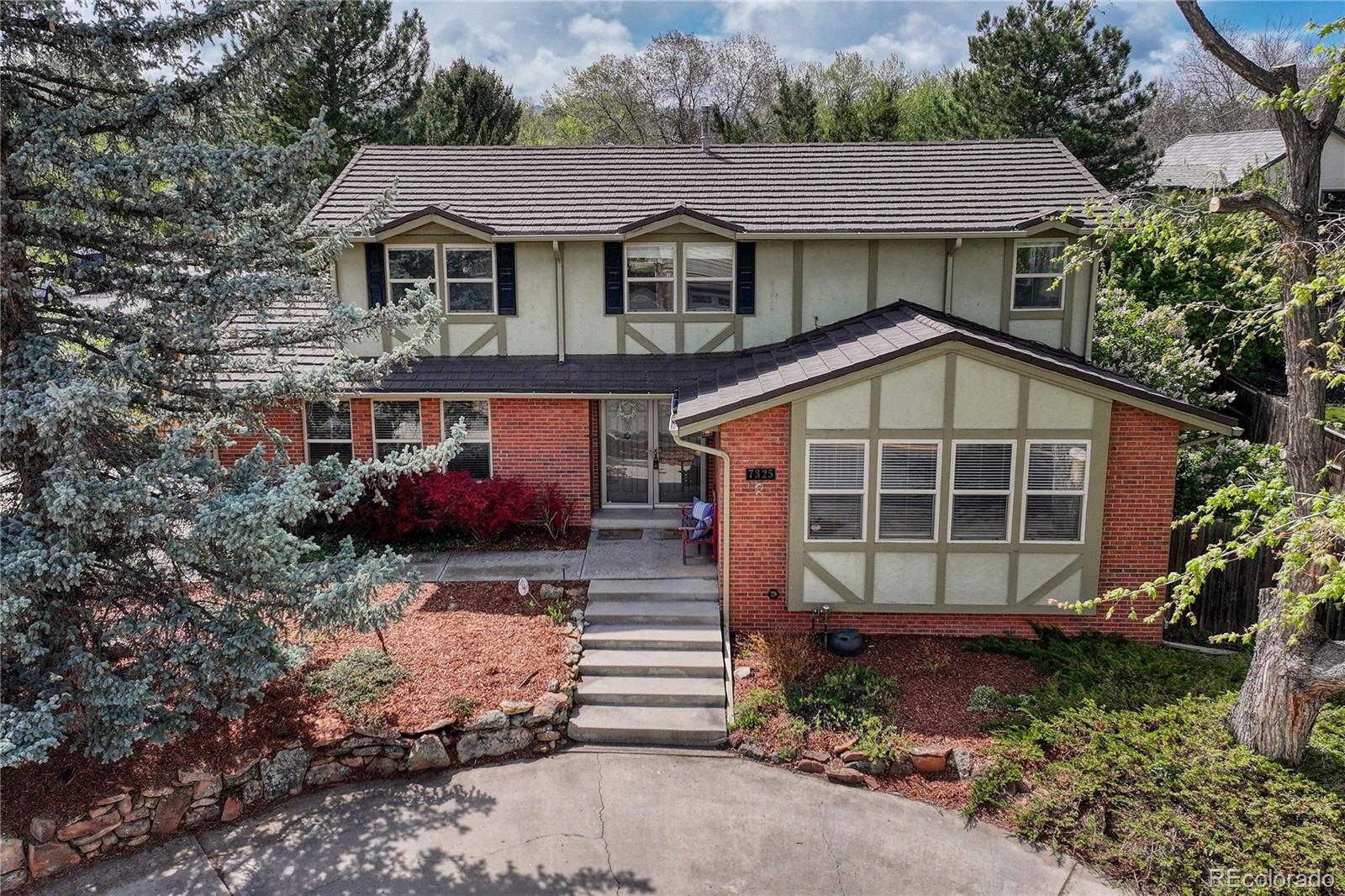 Columbine Knolls South Littleton Home | MLS #: 75662947325 W Clifton Avenue, Littleton Beds: 5 Baths: 4 Price: $799,900