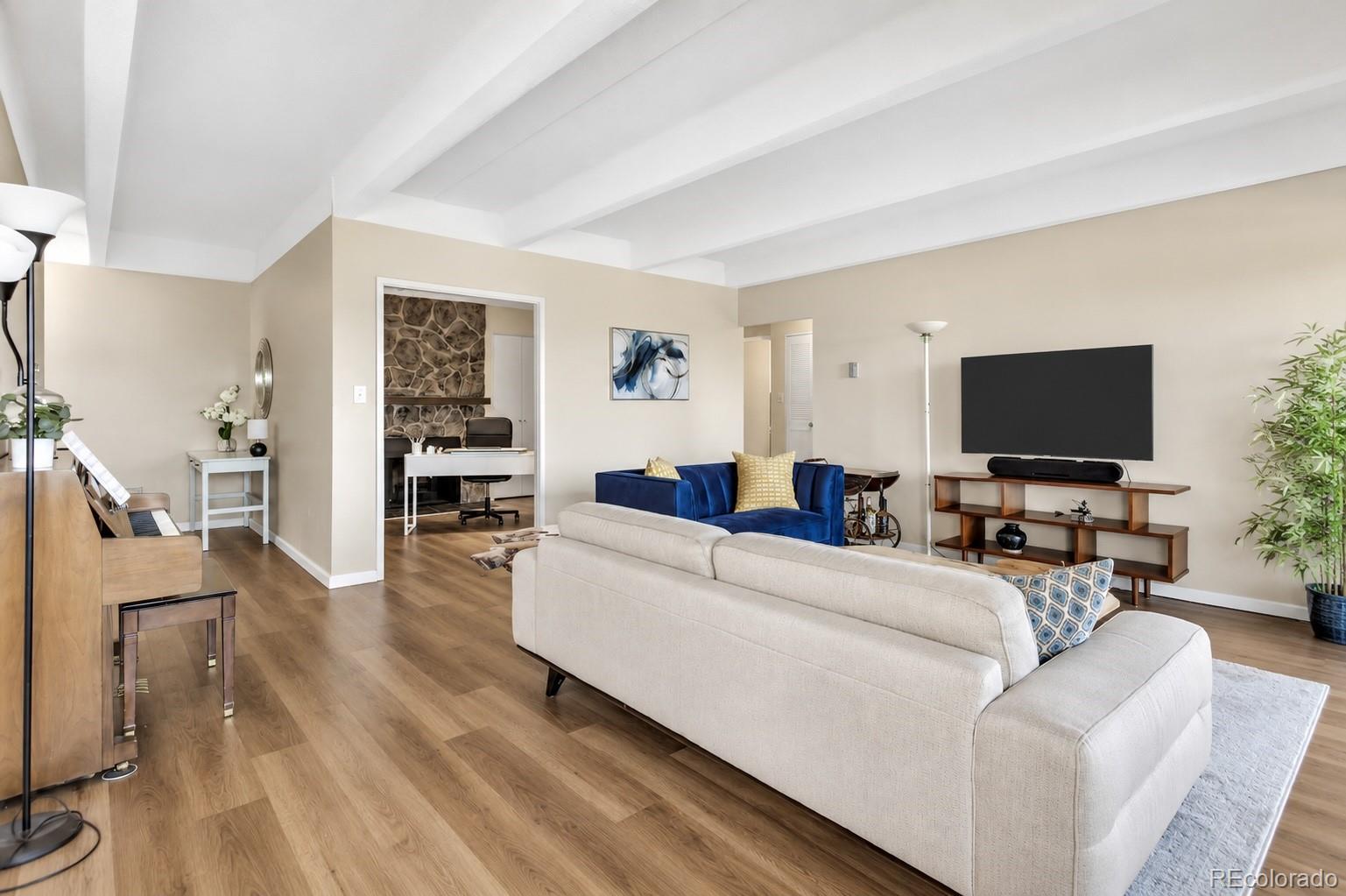 Candlewyck Denver Condo / Townhome | MLS #: 44100527877 E Mississippi Avenue 301, Denver Beds: 2 Baths: 2 Price: $318,000