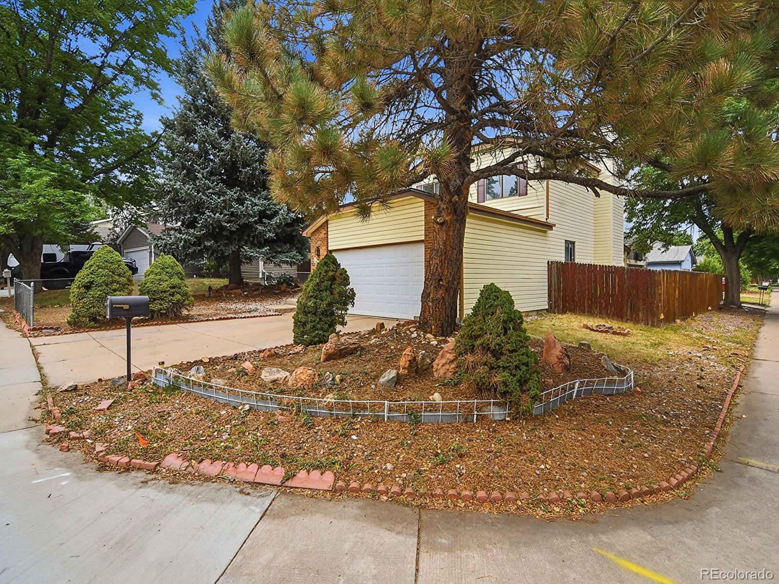  Aurora Home | MLS #: 582769214989 E Pacific Place, Aurora Beds: 4 Baths: 2 Price: $470,000