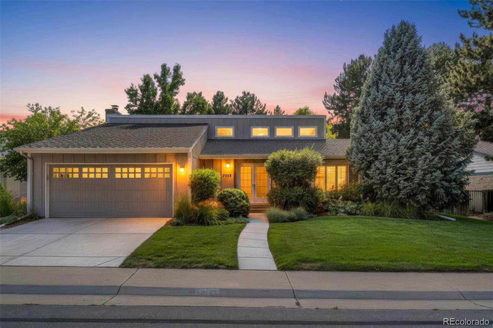 Homestead Centennial Home | MLS #: 24372207053 S Oneida Circle, Centennial Beds: 3 Baths: 3 Price: $889,000