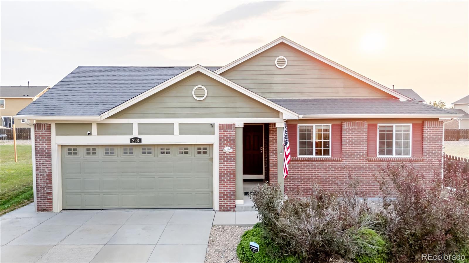 Adonea Aurora Home | MLS #: 9198456223 S New Castle Way, Aurora Beds: 3 Baths: 2 Price: $455,000