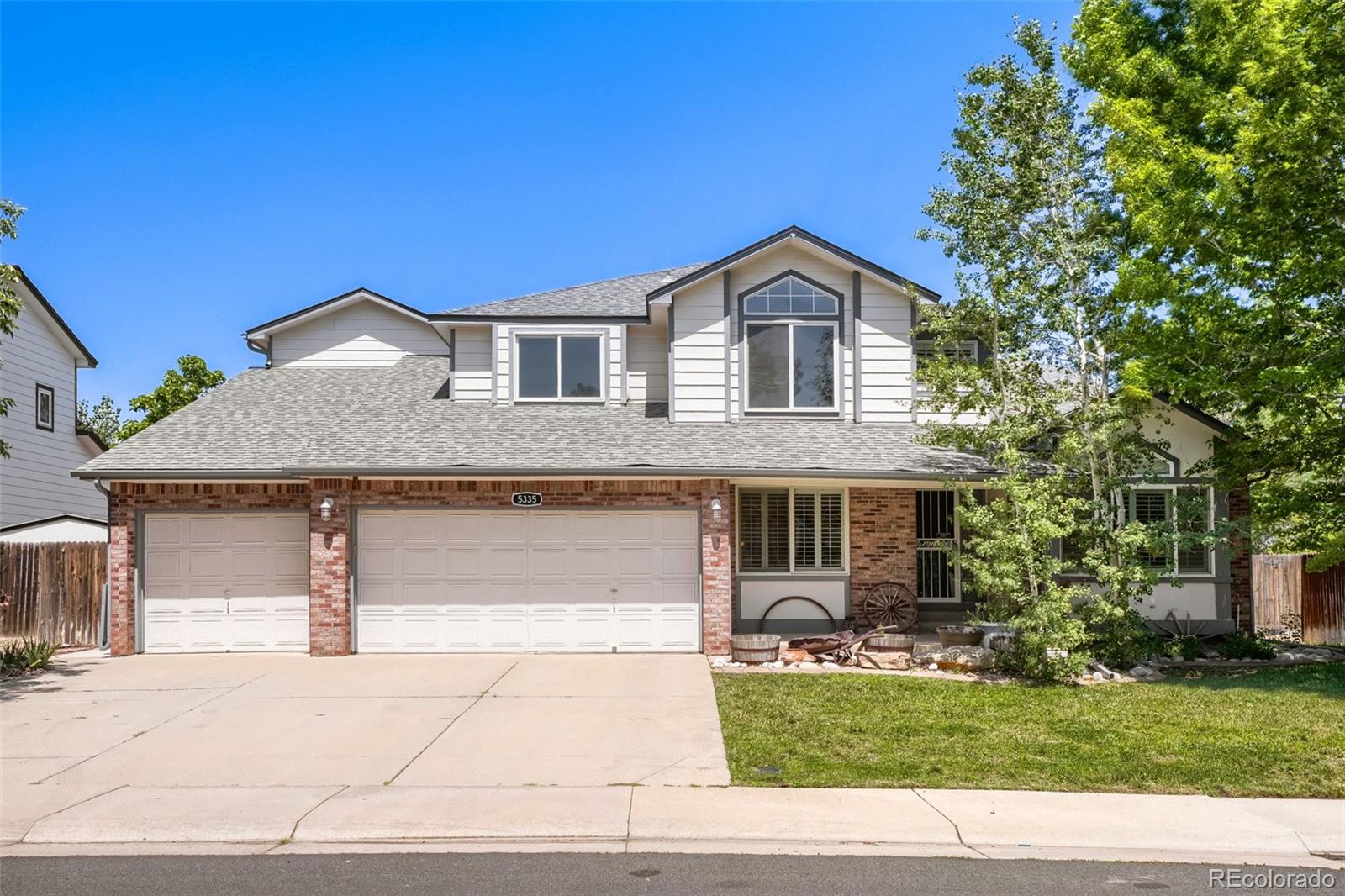 Smoky Ridge Centennial Home | MLS #: 21263485335 S Flanders Way, Centennial Beds: 4 Baths: 4 Price: $725,000