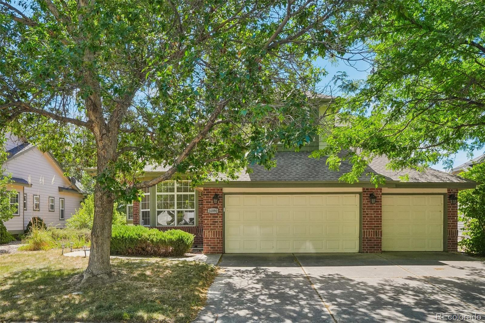  Aurora Home | MLS #: 972921614890 E Maplewood Drive, Aurora Beds: 4 Baths: 3 Price: $925,000