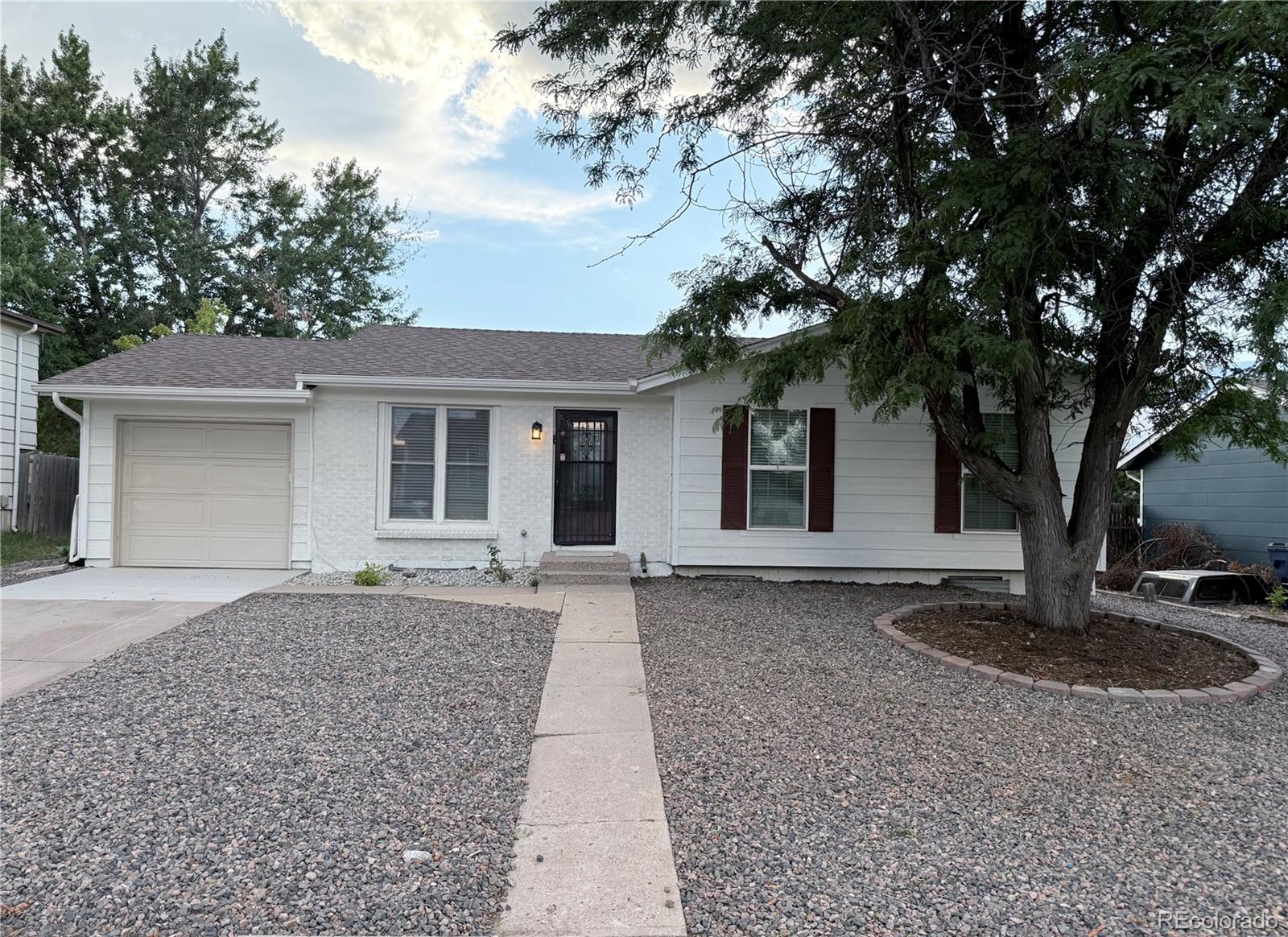 Kingsborough Aurora Home | MLS #: 39595302615 S Laredo Court, Aurora Beds: 5 Baths: 2 Price: $510,000