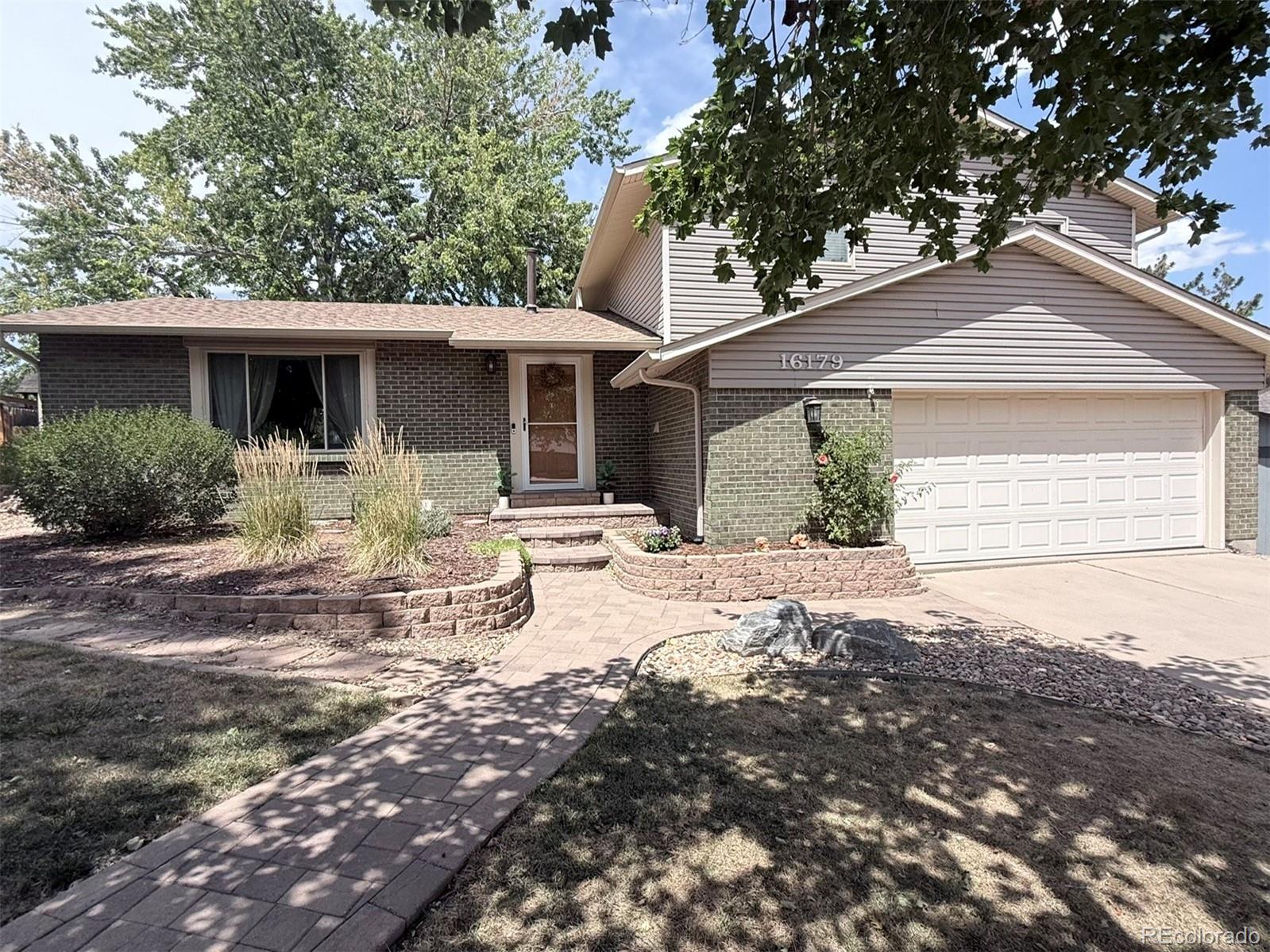Meadowood Aurora Home | MLS #: 671566616179 E Flora Place, Aurora Beds: 4 Baths: 3 Price: $539,000
