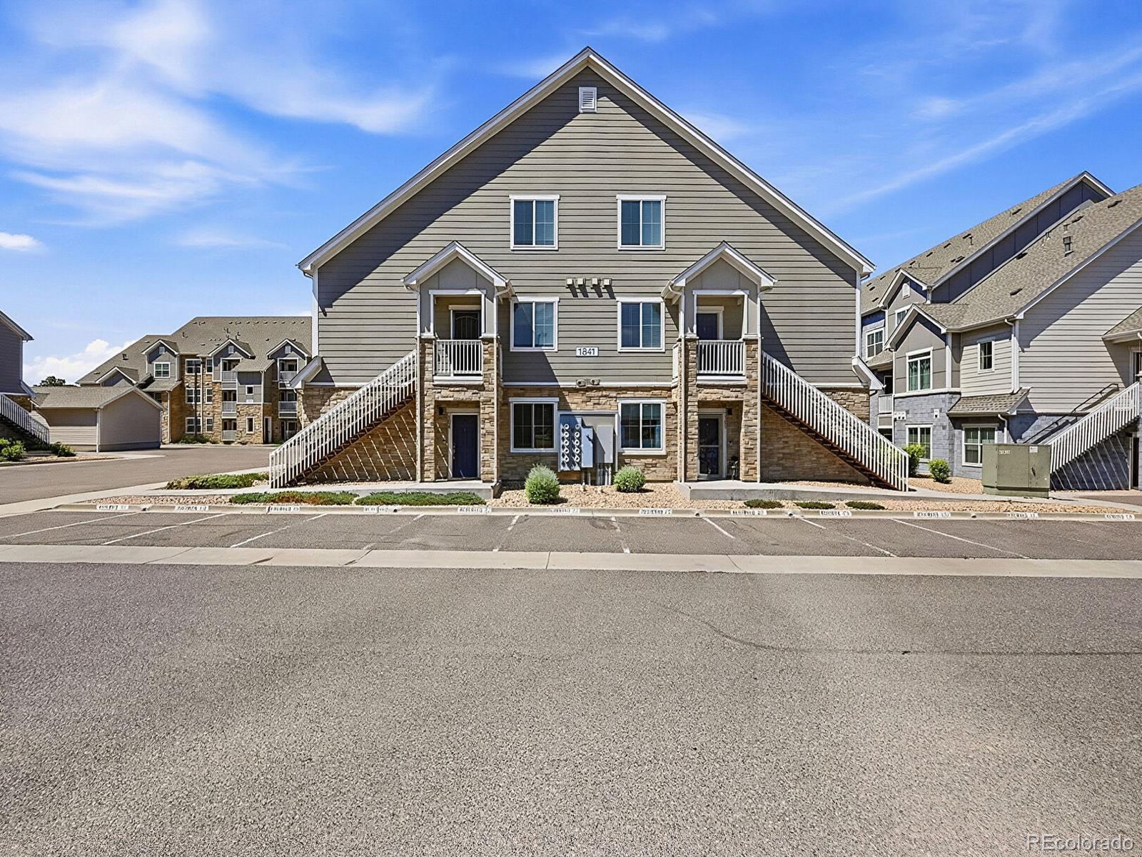 Aurora Condo / Townhome | MLS #: 60692081841 S Dunkirk Street 106, Aurora Beds: 2 Baths: 2 Price: $269,900