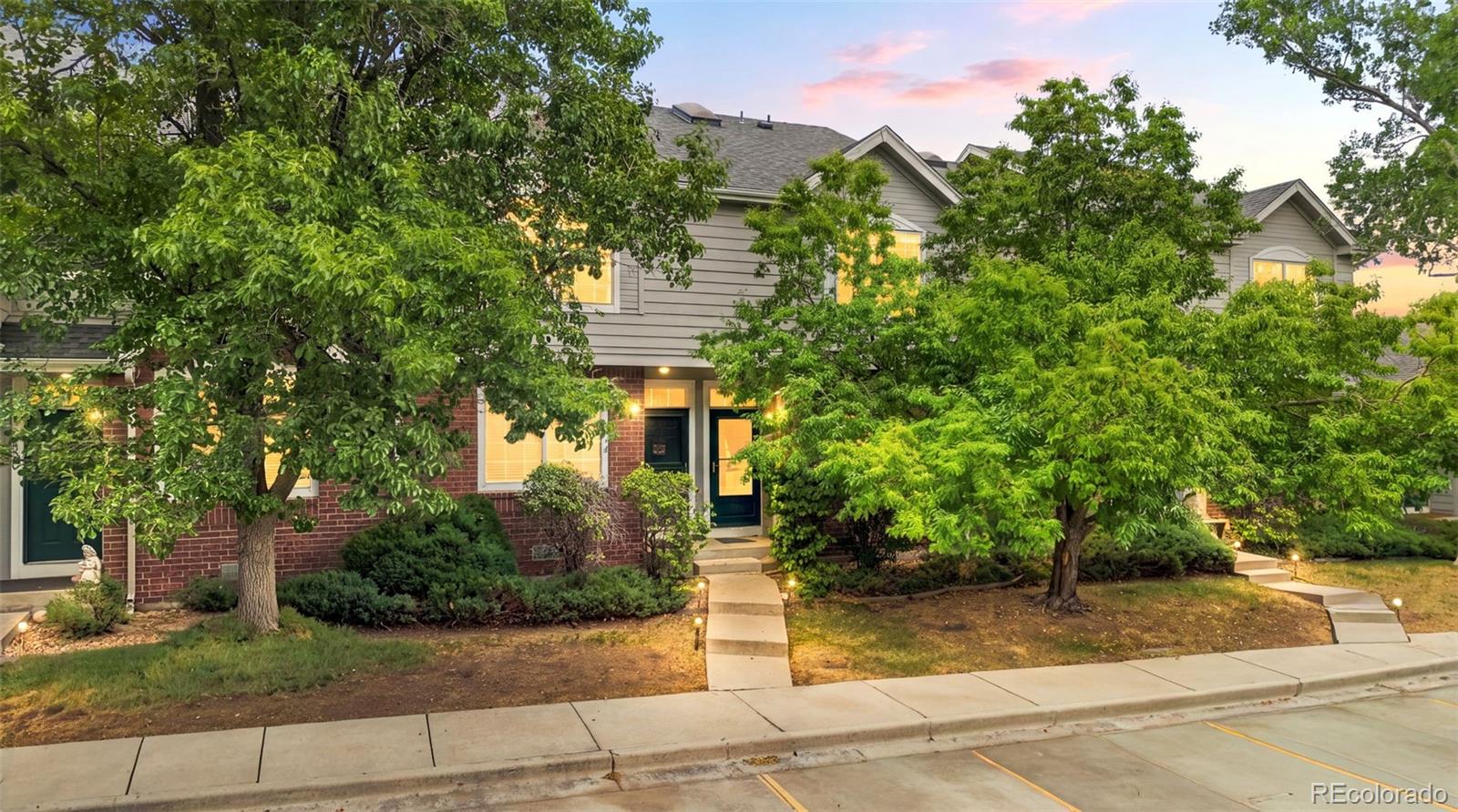  Littleton Condo / Townhome | MLS #: 40474789647 W Chatfield Avenue E, Littleton Beds: 3 Baths: 3 Price: $398,500
