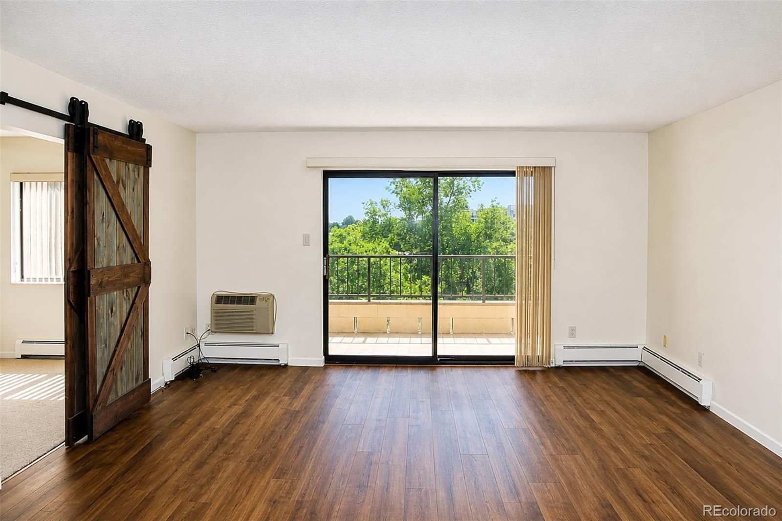  Aurora Condo / Townhome | MLS #: 724445013931 E Marina Drive 514, Aurora Beds: 2 Baths: 2 Price: $349,000