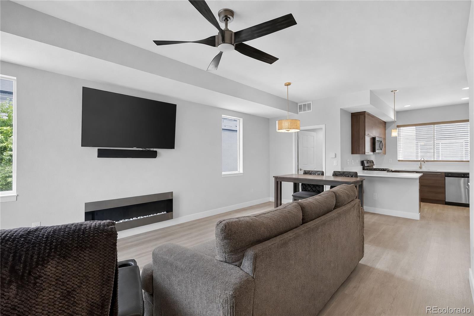  Denver Condo / Townhome | MLS #: 54430685544 W 10th Place , Denver Beds: 3 Baths: 4 Price: $455,000