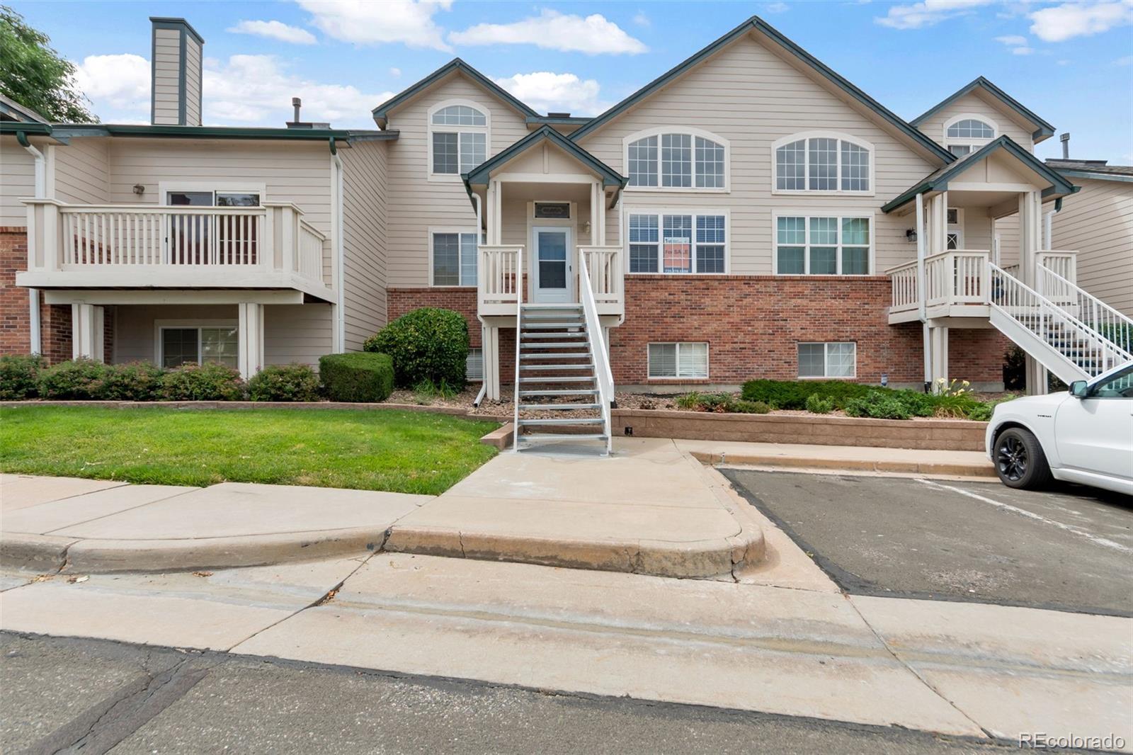  Aurora Condo / Townhome | MLS #: 402811418102 E Bethany Place , Aurora Beds: 3 Baths: 4 Price: $429,500