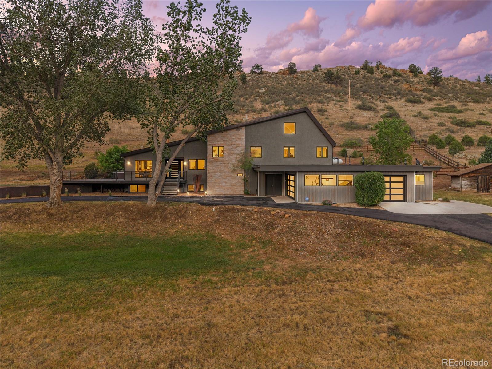 golden&nbsp; Horse Properties Search Picture