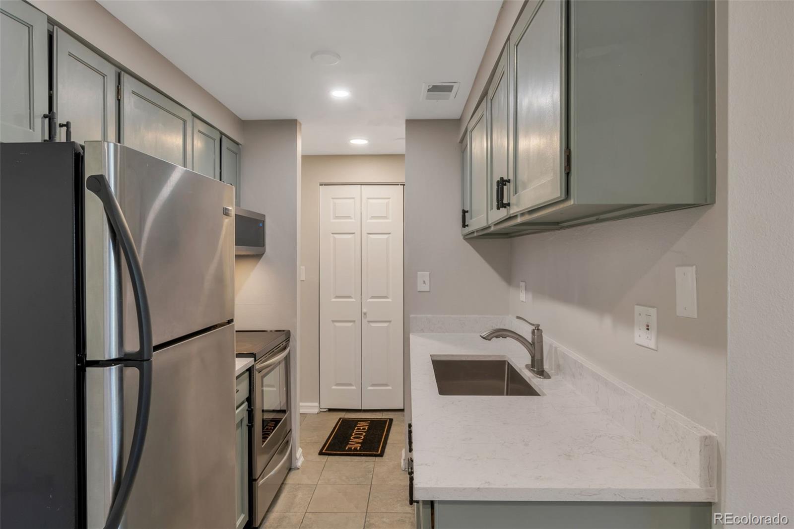  Centennial Condo / Townhome | MLS #: 3922299130 E Highline Circle 103, Centennial Beds: 1 Baths: 1 Price: $169,000