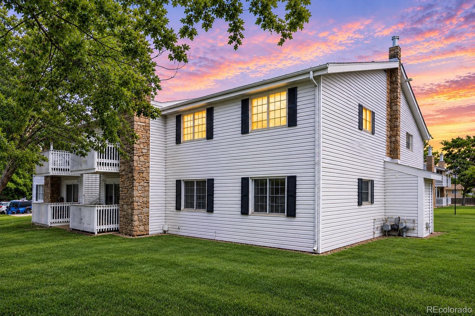  Aurora Condo / Townhome | MLS #: 320474614484 E Colorado Drive 204, Aurora Beds: 2 Baths: 2 Price: $220,000