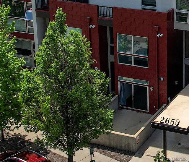 Jefferson Park Denver Condo / Townhome | MLS #: 86315272650 W Front View Crescent Drive 101, Denver Beds: 1 Baths: 2 Price: $475,000