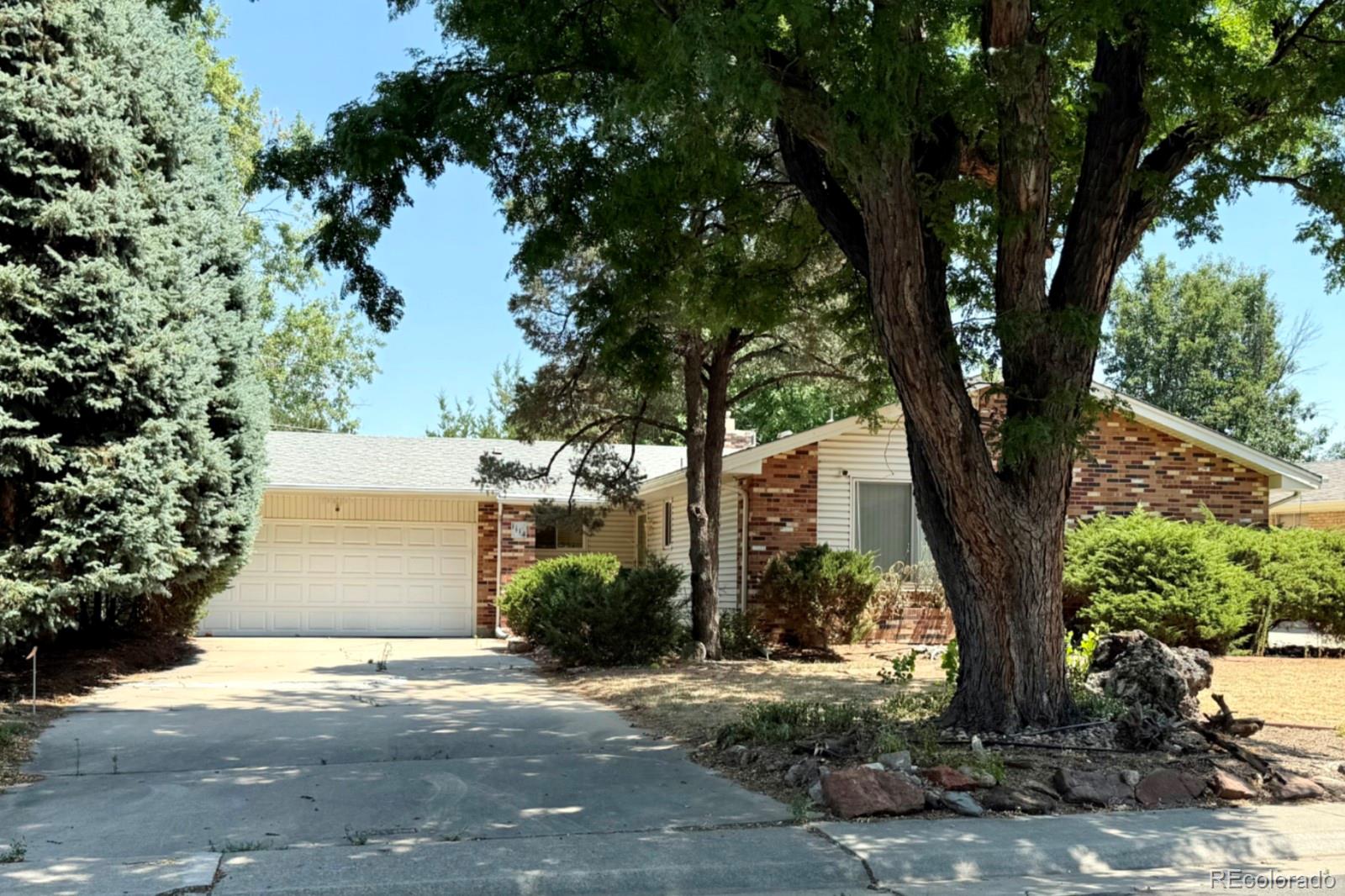  Aurora Home | MLS #: 91478441114 S Oakland Street, Aurora Beds: 3 Baths: 2 Price: $400,000