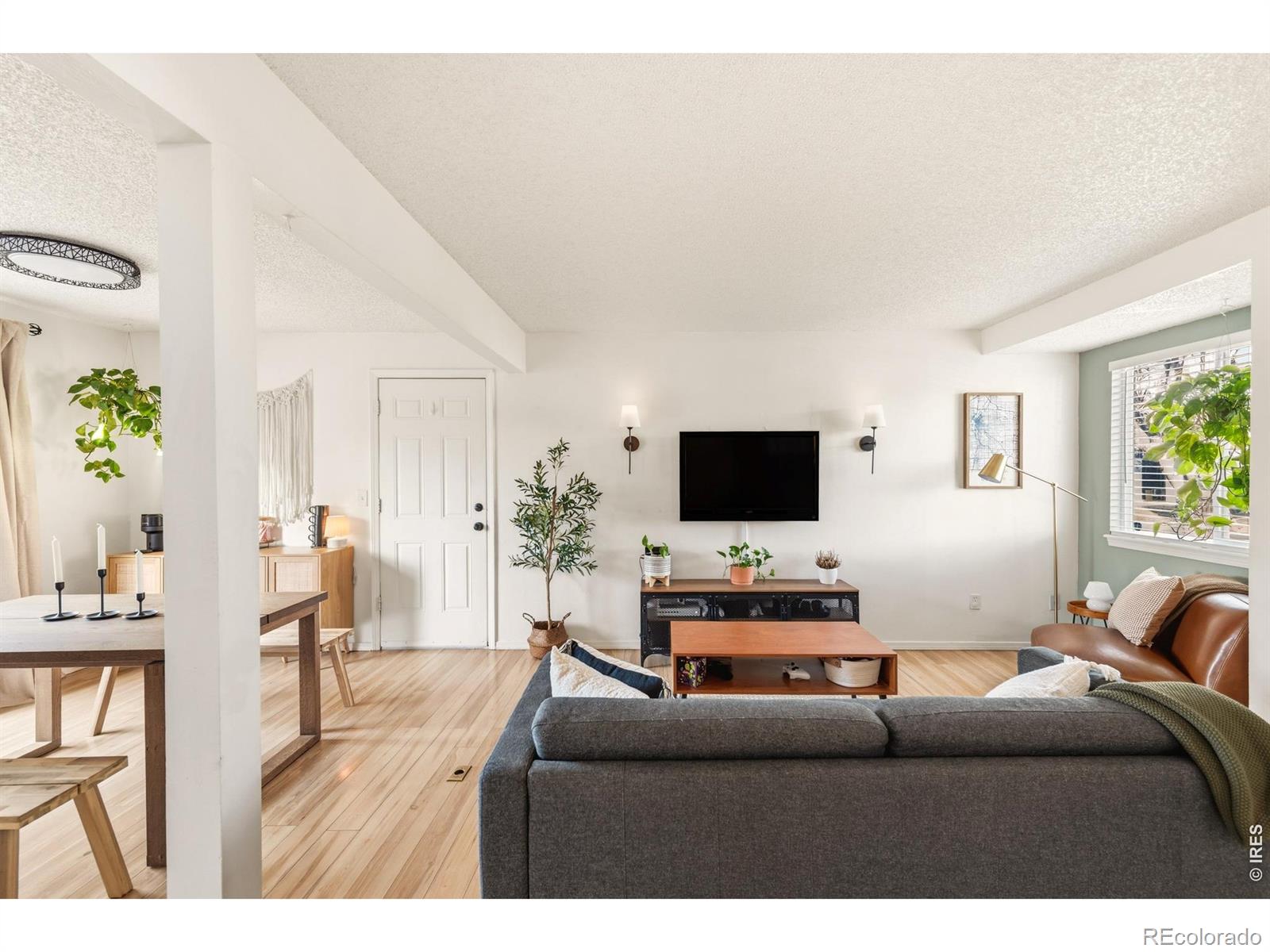 aurora&nbsp; House Search Picture