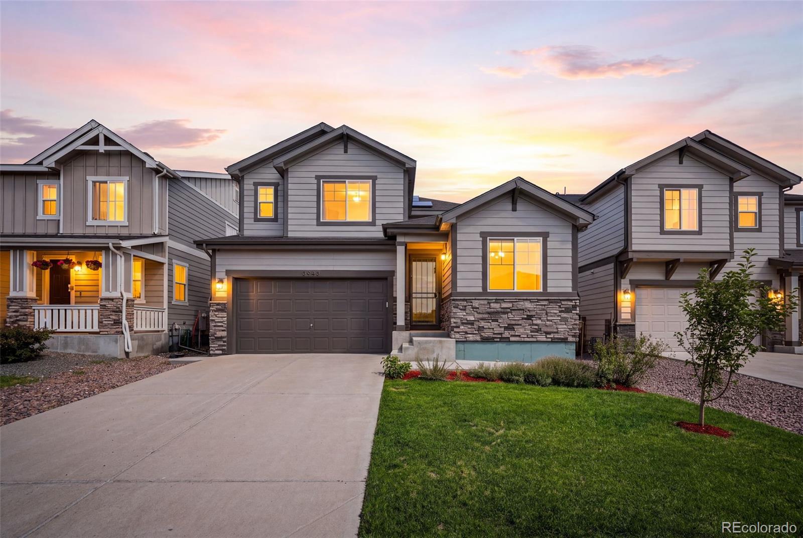  Castle Rock Home | MLS #: 62423303943  White Leaf Place, Castle Rock Beds: 4 Baths: 4 Price: $679,900