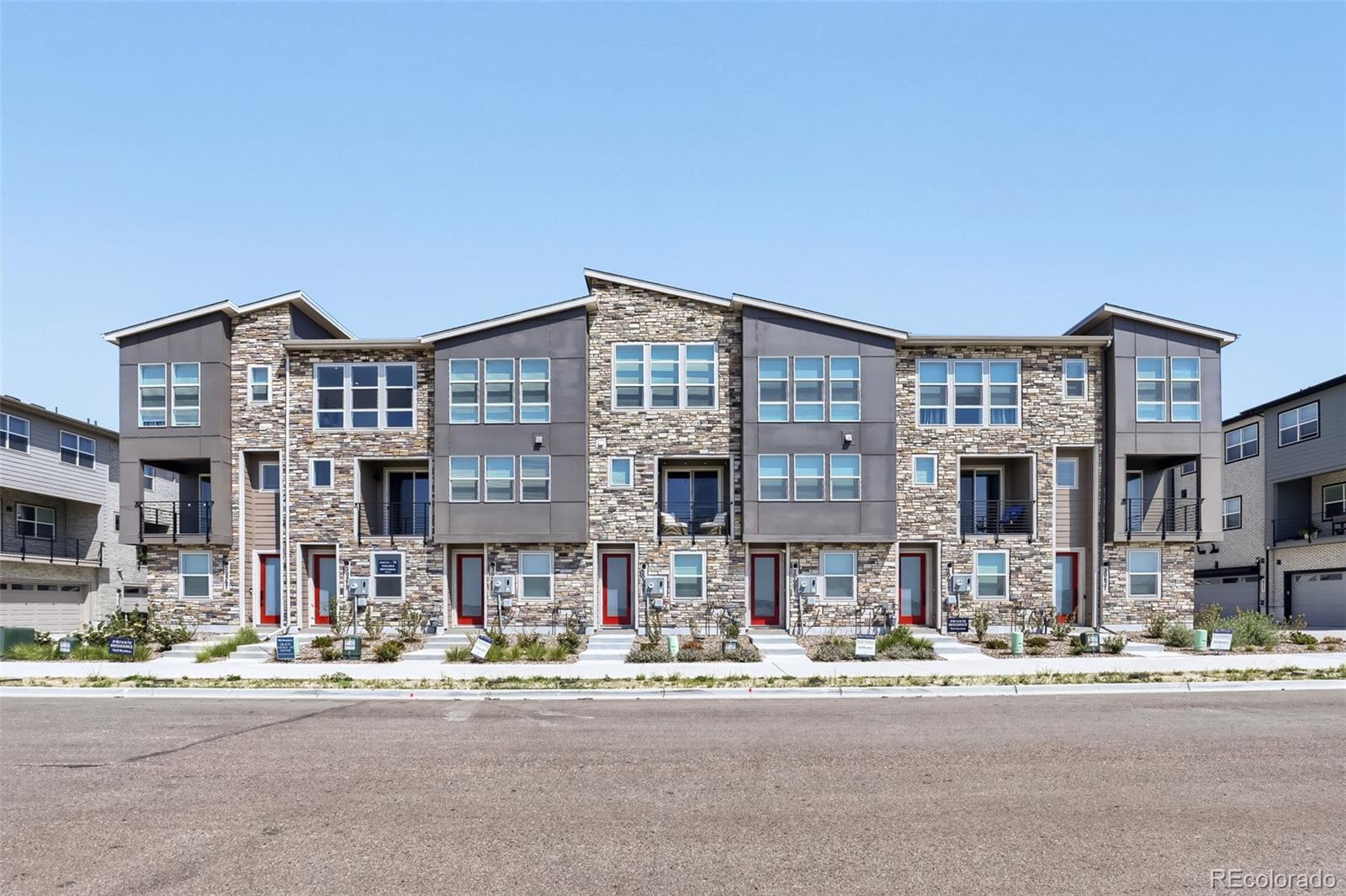  Aurora Condo / Townhome | MLS #: 523935720577 E 62nd Drive , Aurora Beds: 2 Baths: 3 Price: $390,000