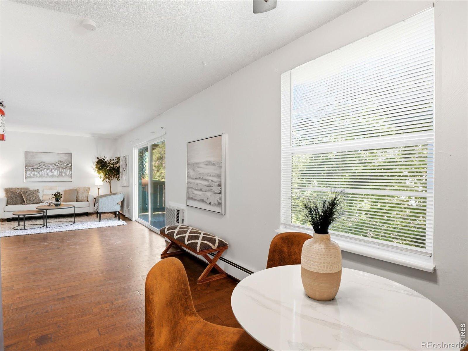  Aurora Condo / Townhome | MLS #: 45678910661462120 S Vaughn Way #206F, Aurora Beds: 2 Baths: 2 Price: $200,000