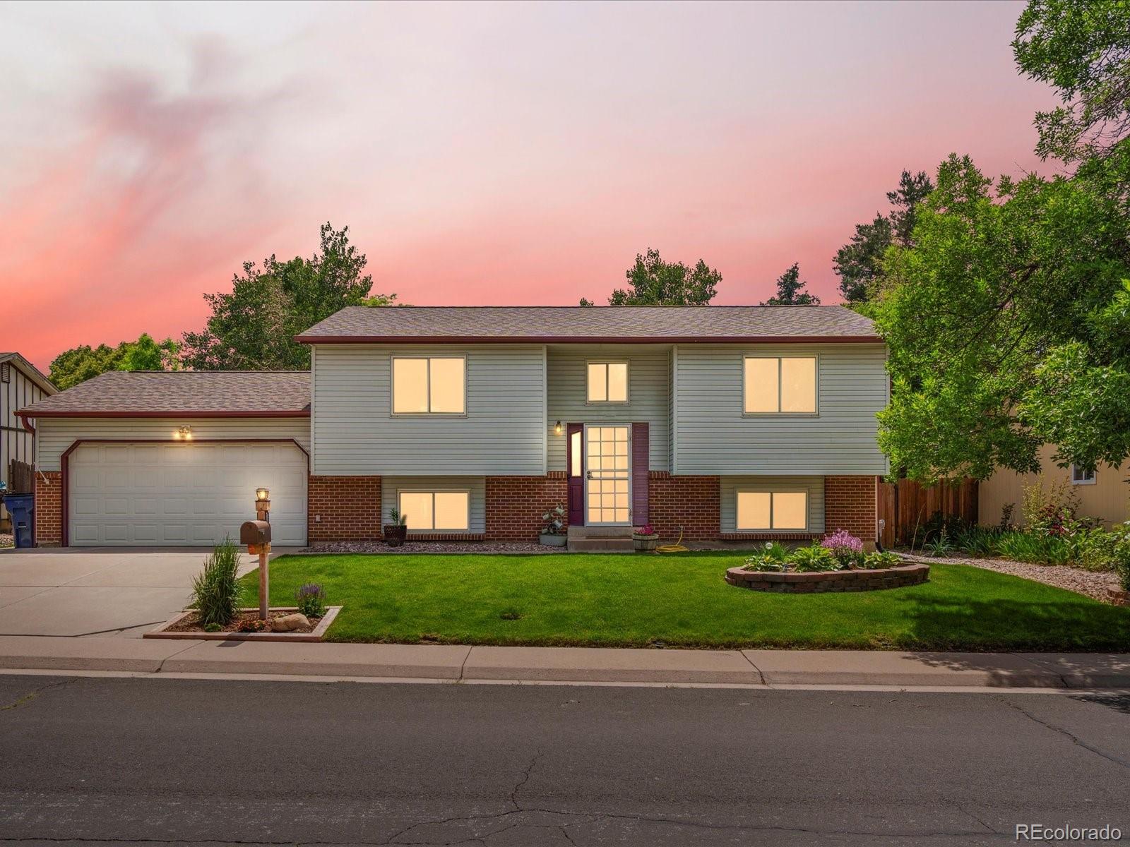  Aurora Home | MLS #: 237658418866 E Napa Drive, Aurora Beds: 3 Baths: 3 Price: $475,000