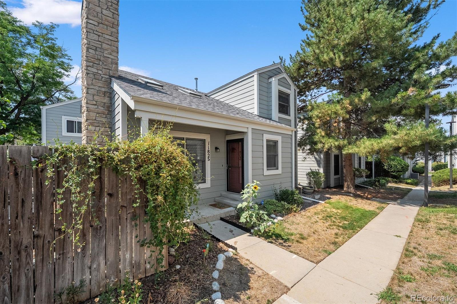  Aurora Home | MLS #: 377176911825 E Cornell Circle, Aurora Beds: 2 Baths: 2 Price: $400,000