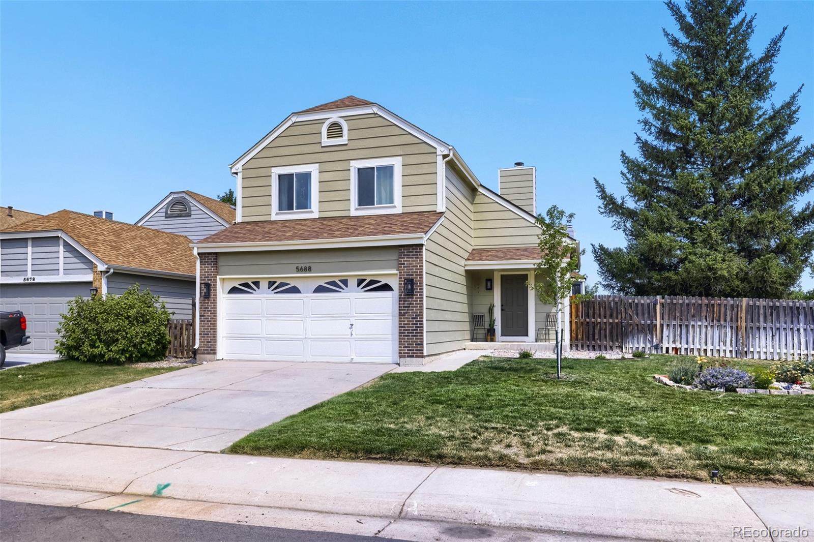  Littleton Home | MLS #: 35581125688 S Youngfield Way, Littleton Beds: 3 Baths: 3 Price: $575,000