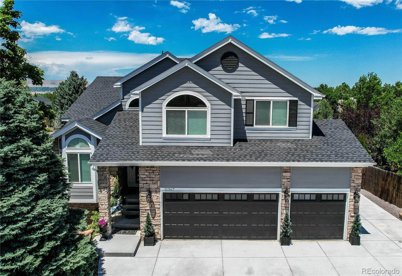  Littleton Home | MLS #: 913867011367 W Dumbarton Drive, Littleton Beds: 5 Baths: 4 Price: $925,000