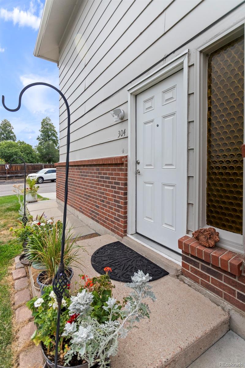  Denver Condo / Townhome | MLS #: 32151637309 W Hampden Avenue 304, Denver Beds: 2 Baths: 1 Price: $254,900