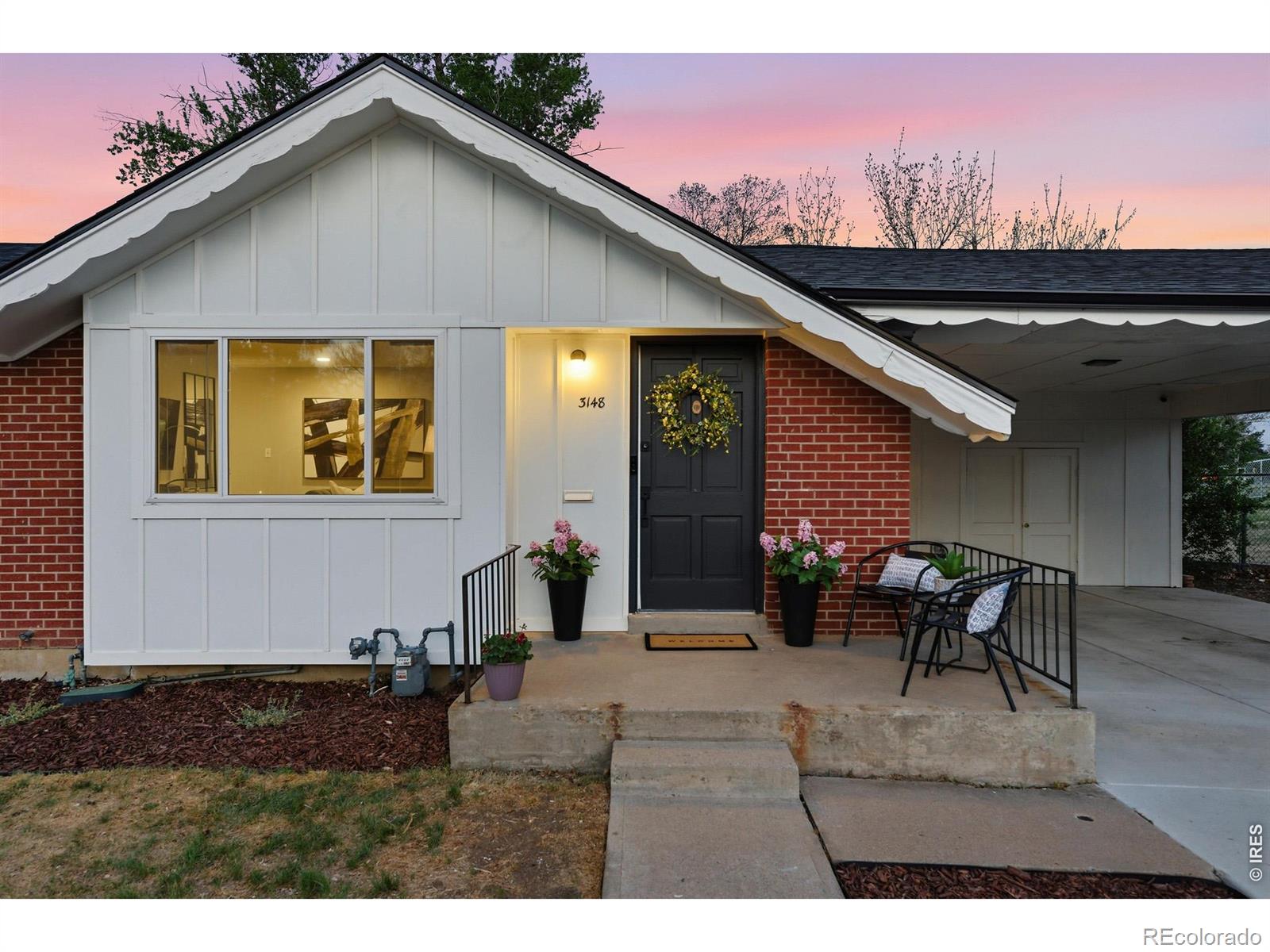  Centennial Home | MLS #: 45678910662923148 E Maplewood Avenue, Centennial Beds: 4 Baths: 2 Price: $575,000