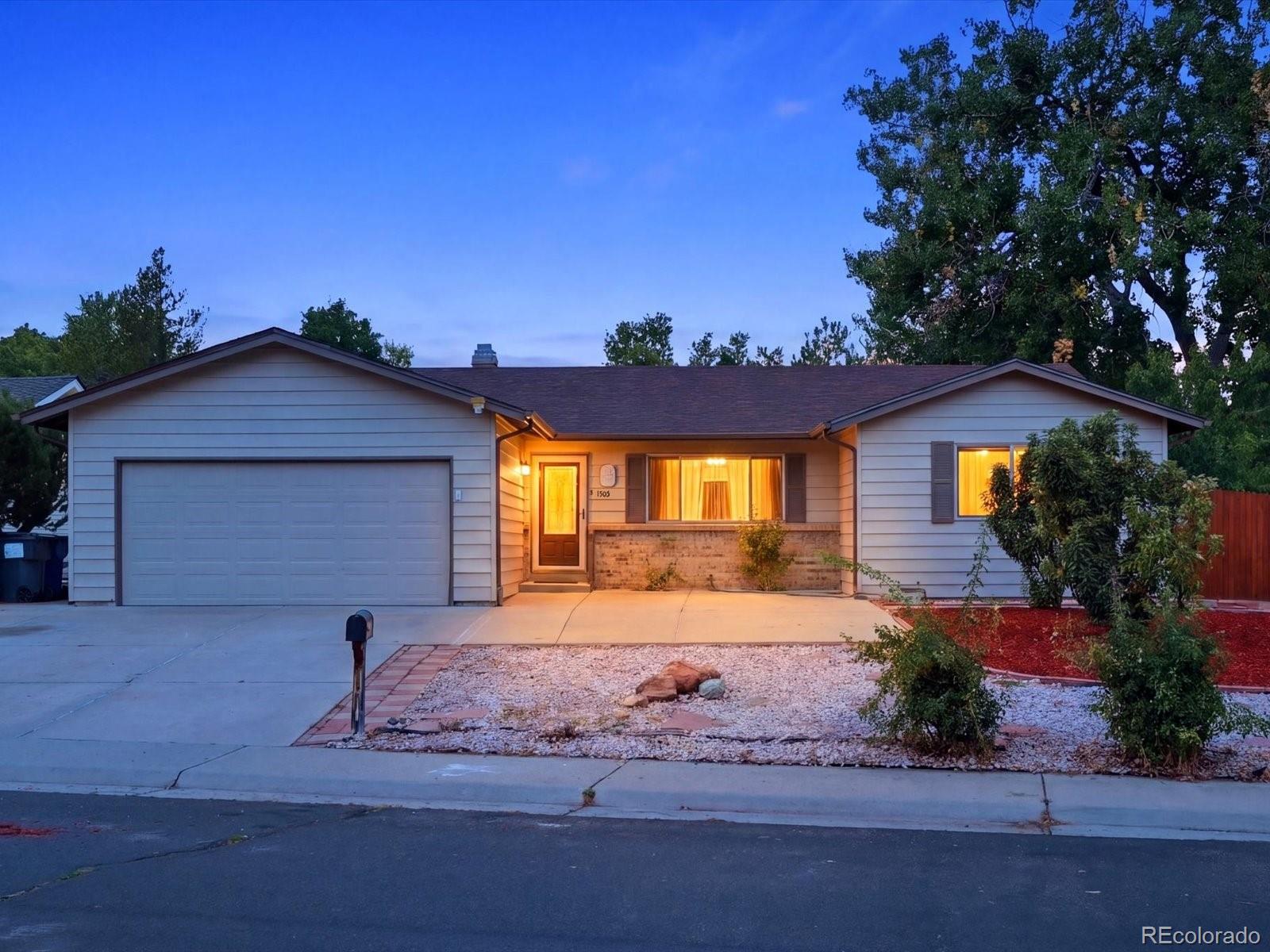  Aurora Home | MLS #: 85487041505 S Paris Court, Aurora Beds: 4 Baths: 2 Price: $479,000