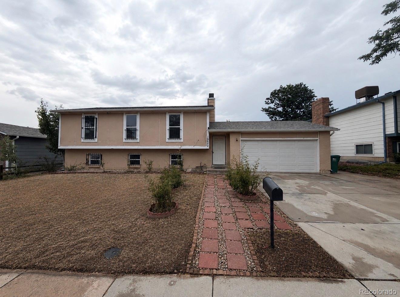  Aurora Home | MLS #: 188517016683 E Kansas Drive, Aurora Beds: 6 Baths: 3 Price: $469,900