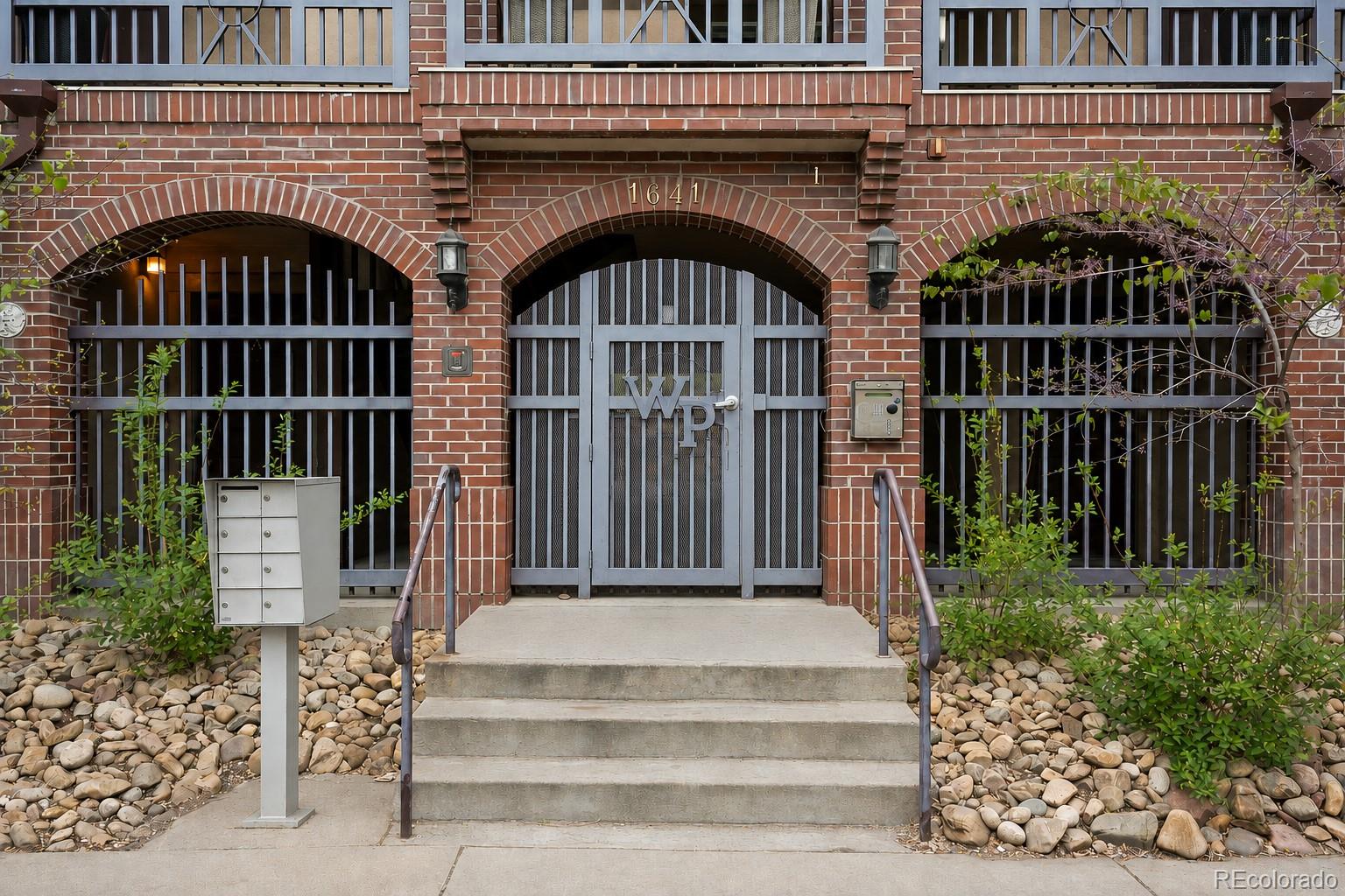  Denver Condo / Townhome | MLS #: 20301321641 N Washington Street A, Denver Beds: 2 Baths: 1 Price: $350,000