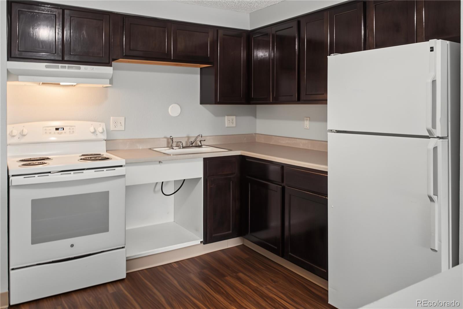 Country Club Denver Condo / Townhome | MLS #: 99156838828 E Florida Avenue 17, Denver Beds: 1 Baths: 1 Price: $99,900