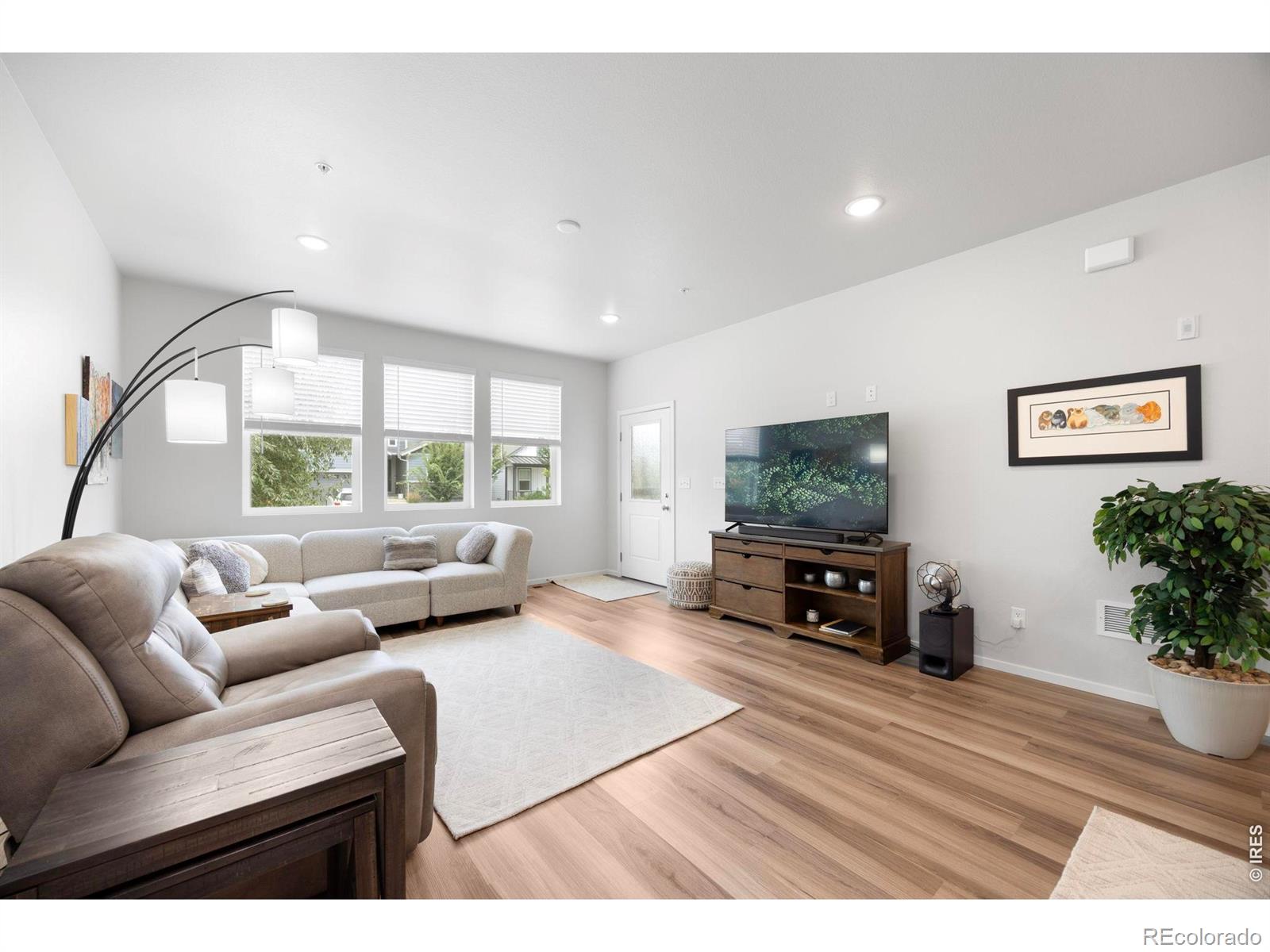 2102  Setting Sun Drive, windsor&nbsp; House Search MLS Picture