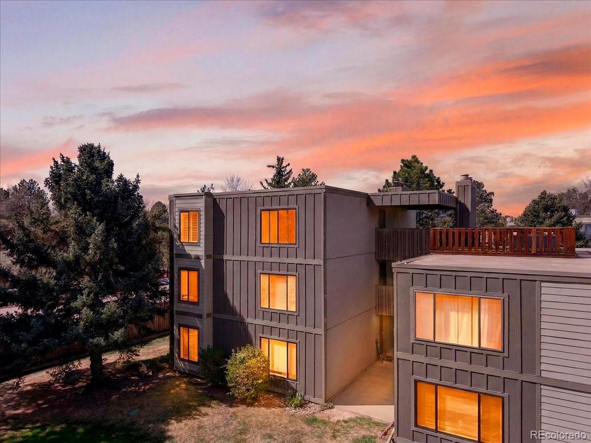  Denver Condo / Townhome | MLS #: 97342692525 S Dayton Way 2010, Denver Beds: 2 Baths: 2 Price: $295,000
