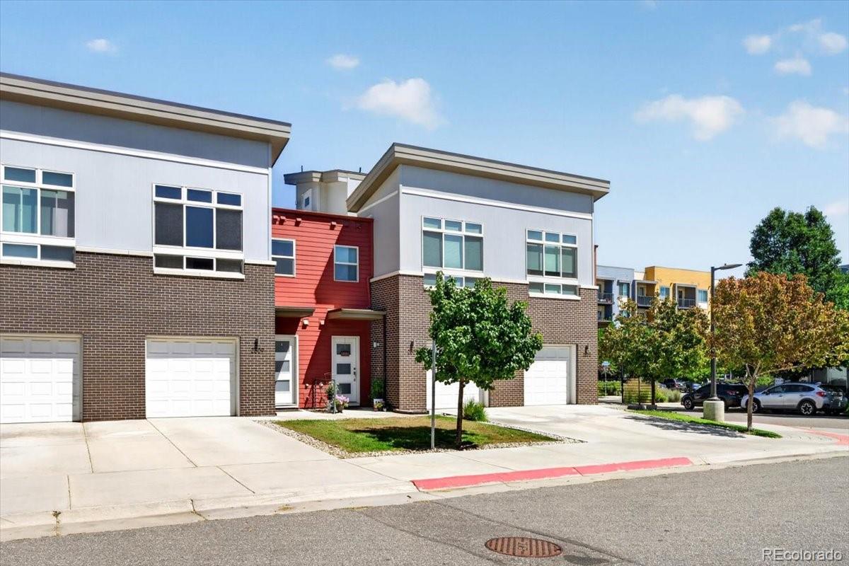  Denver Condo / Townhome | MLS #: 38582282809 W Parkside Place , Denver Beds: 3 Baths: 4 Price: $625,000