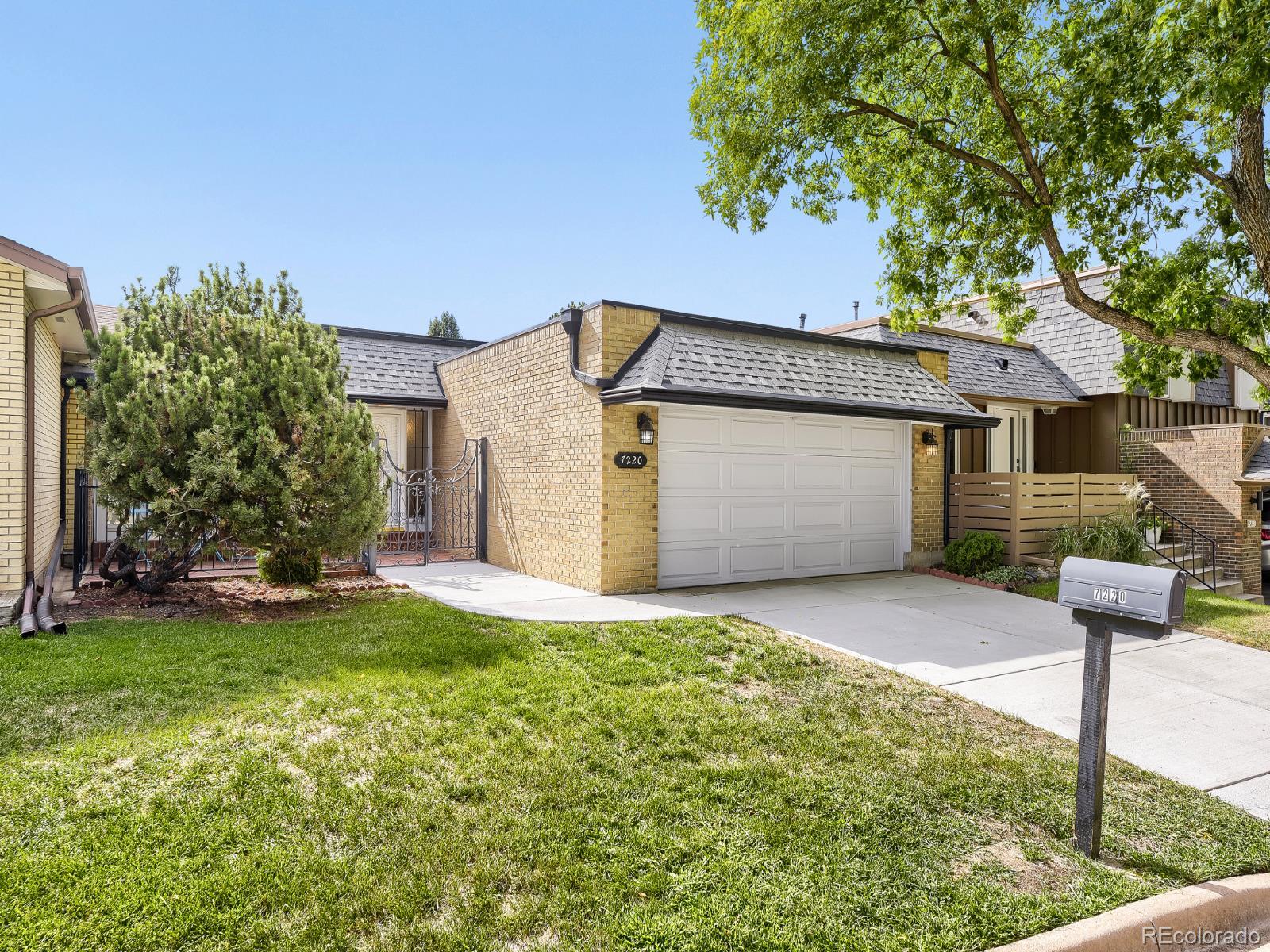  Lakewood Home | MLS #: 52956207220 W Maple Drive, Lakewood Beds: 3 Baths: 3 Price: $515,000