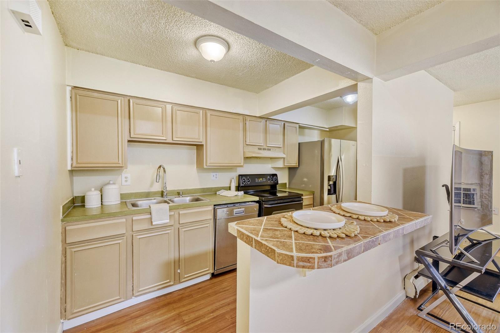  Denver Condo / Townhome | MLS #: 66867344641 S Lowell Boulevard B, Denver Beds: 1 Baths: 1 Price: $135,000
