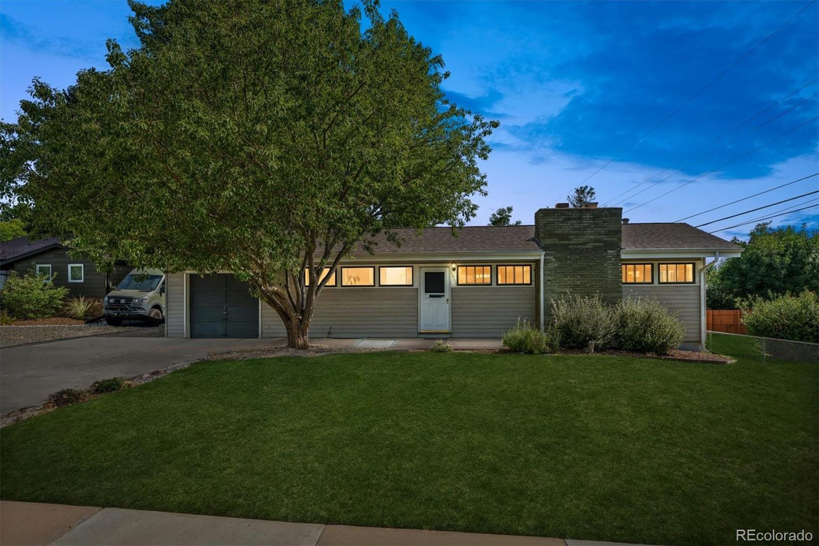  Littleton Home | MLS #: 80362741662 W Lake Place, Littleton Beds: 4 Baths: 2 Price: $550,000