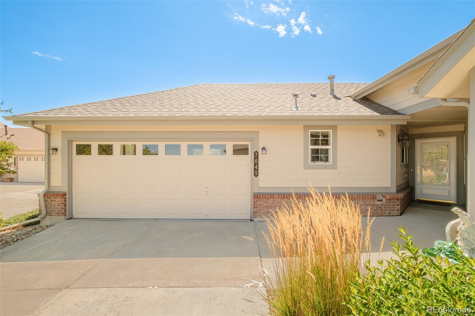 Heritage Eagle Bend Aurora Condo / Townhome | MLS #: 24791957645 S Addison Way , Aurora Beds: 2 Baths: 2 Price: $500,000