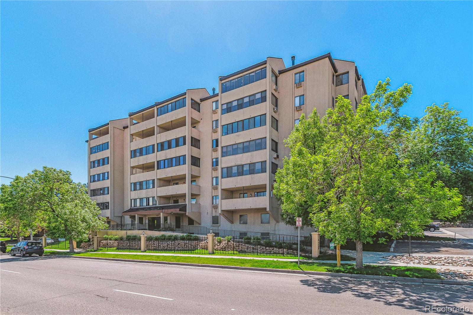  Denver Condo / Townhome | MLS #: 46060777420 E Quincy Avenue 102, Denver Beds: 2 Baths: 2 Price: $313,000