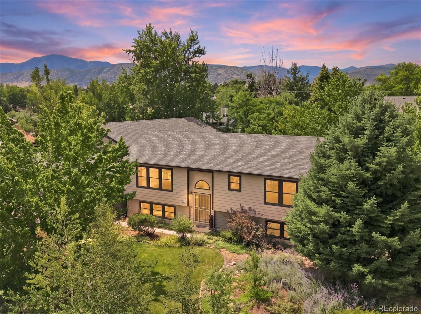 Meadowbrook Heights Littleton Home | MLS #: 83114018609 S Allison Street, Littleton Beds: 3 Baths: 3 Price: $749,900