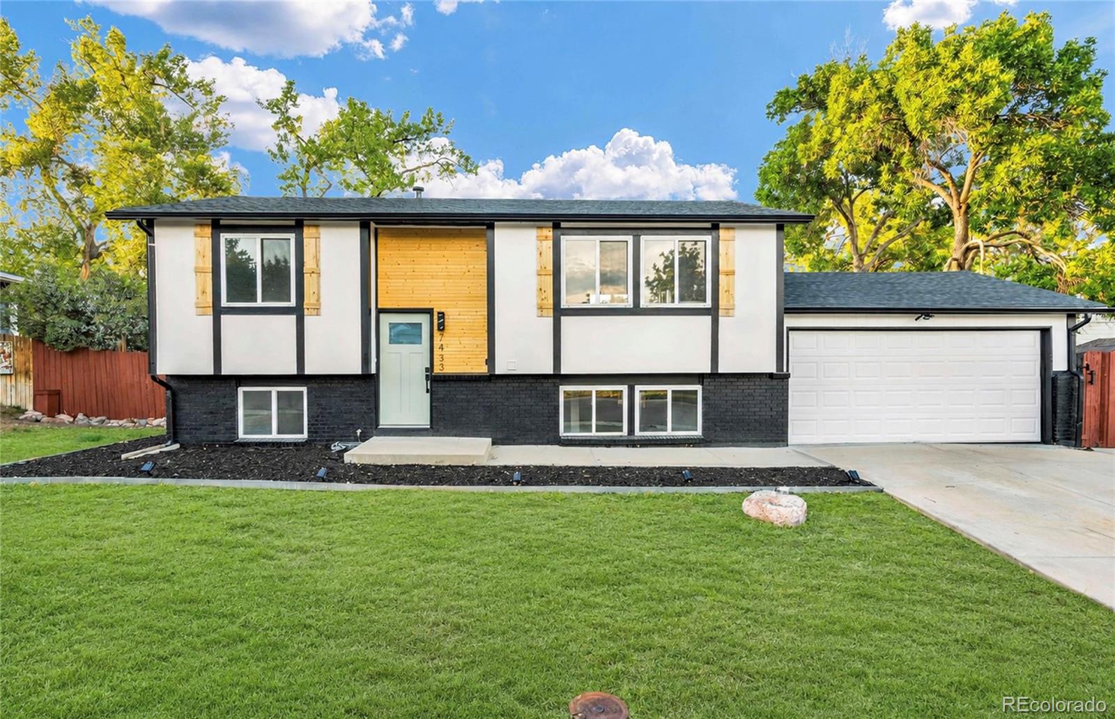  Littleton Home | MLS #: 73199647433 W Hinsdale Drive, Littleton Beds: 3 Baths: 2 Price: $569,900