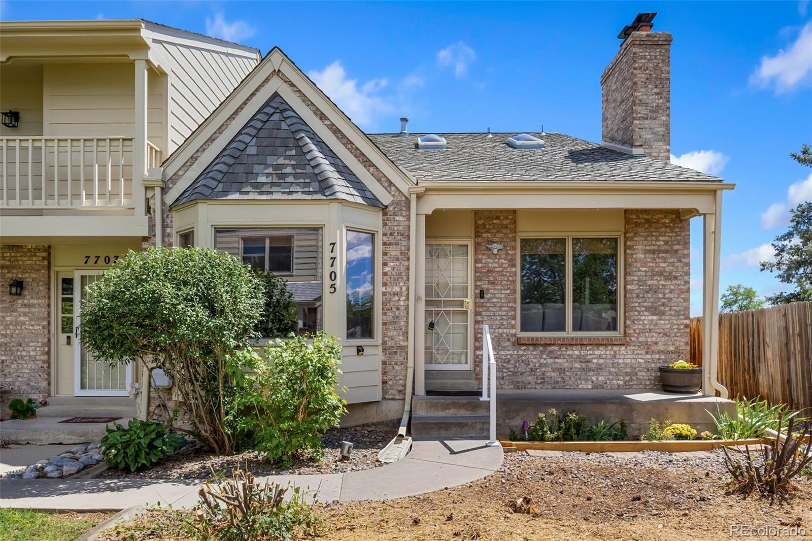  Littleton Home | MLS #: 44012927705 S Cove Circle, Littleton Beds: 4 Baths: 4 Price: $525,000