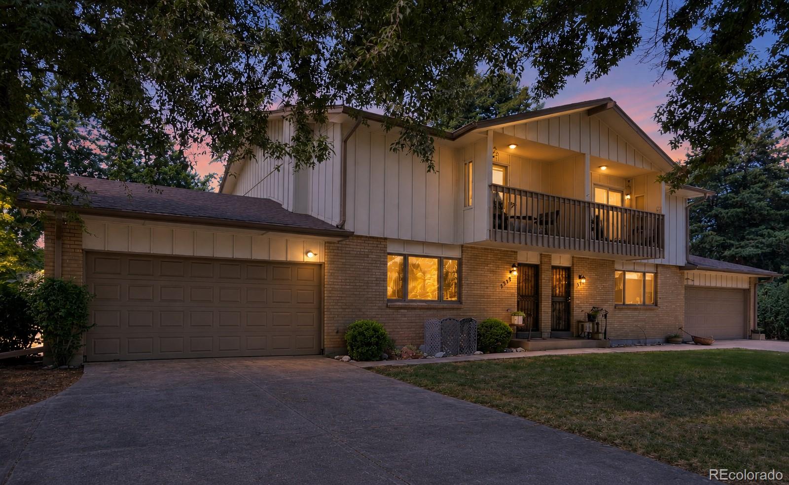  Lakewood Condo / Townhome | MLS #: 37800677328 W 2nd Circle , Lakewood Beds: 2 Baths: 3 Price: $420,000