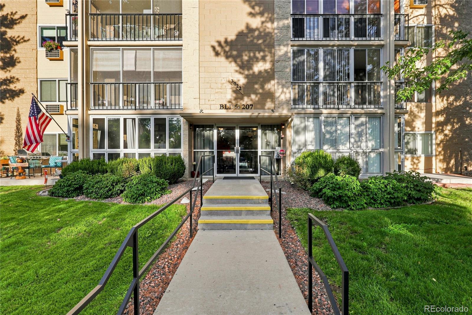  Aurora Condo / Townhome | MLS #: 28474453022 S Wheeling Way 203, Aurora Beds: 2 Baths: 2 Price: $175,000