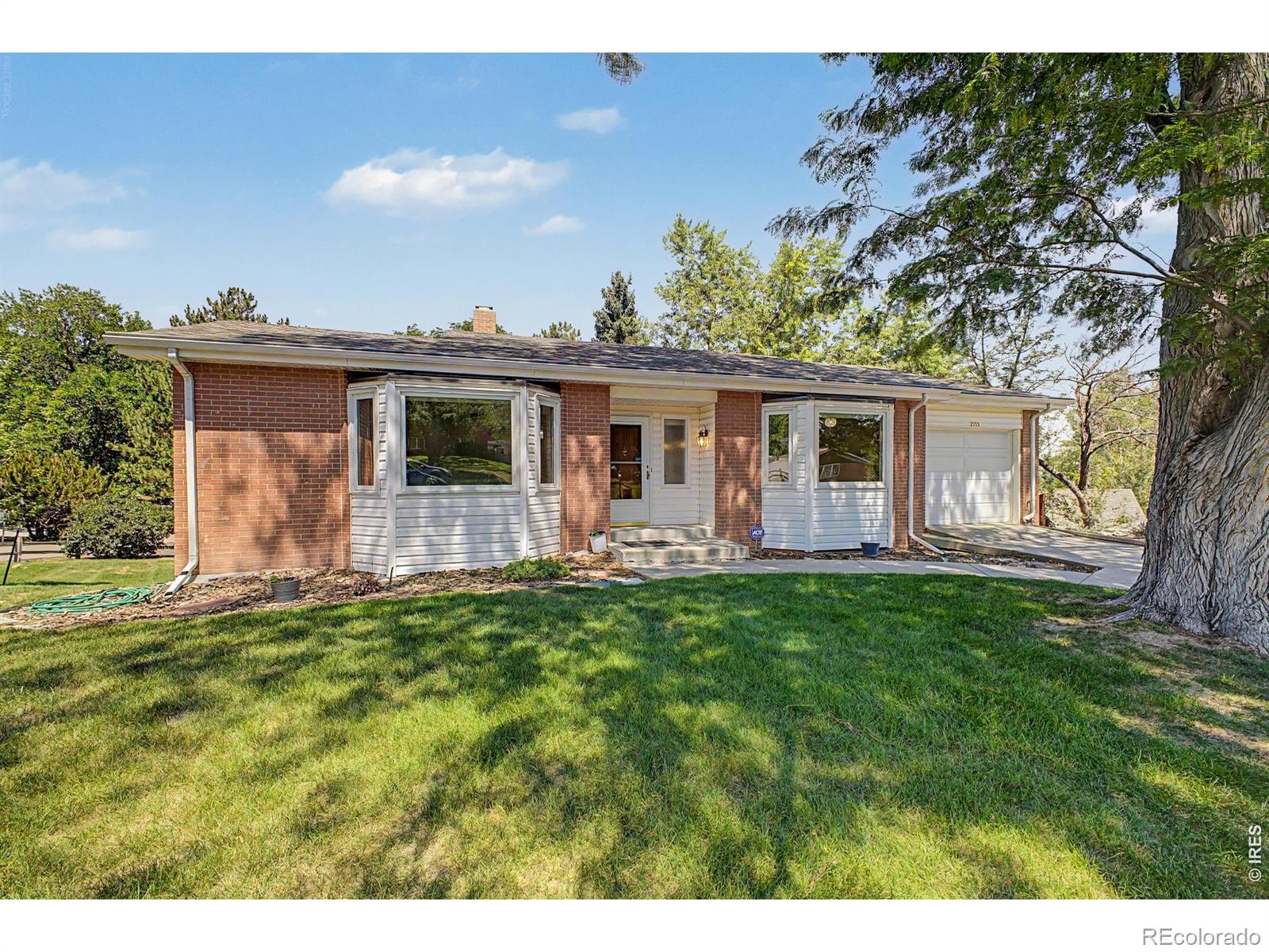 Applewood Knolls Lakewood Home | MLS #: 45678910668502555  Queen Street, Lakewood Beds: 3 Baths: 3 Price: $825,000