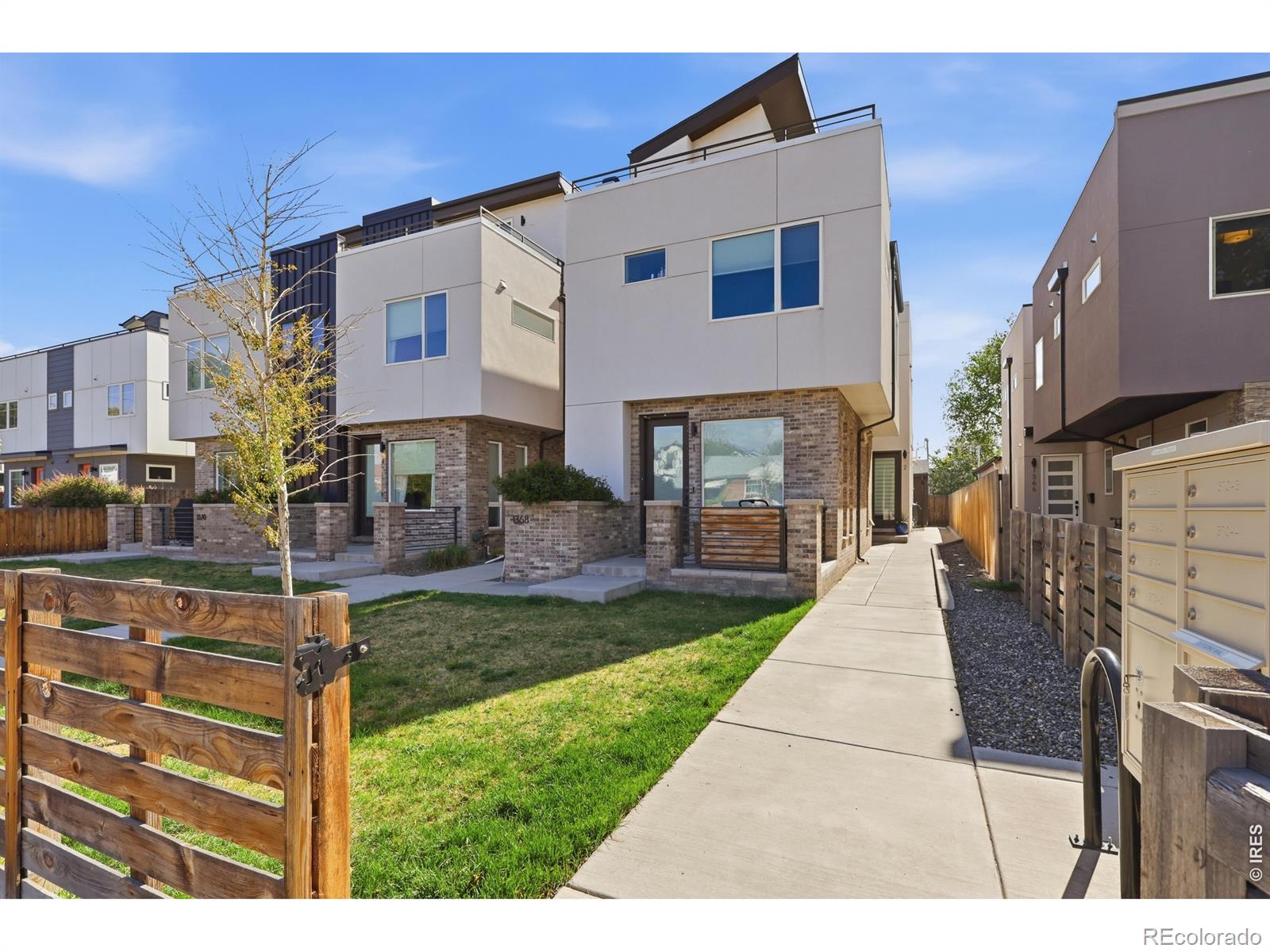  Denver Condo / Townhome | MLS #: 45678910668751368  Yates Street 2, Denver Beds: 2 Baths: 3 Price: $579,000