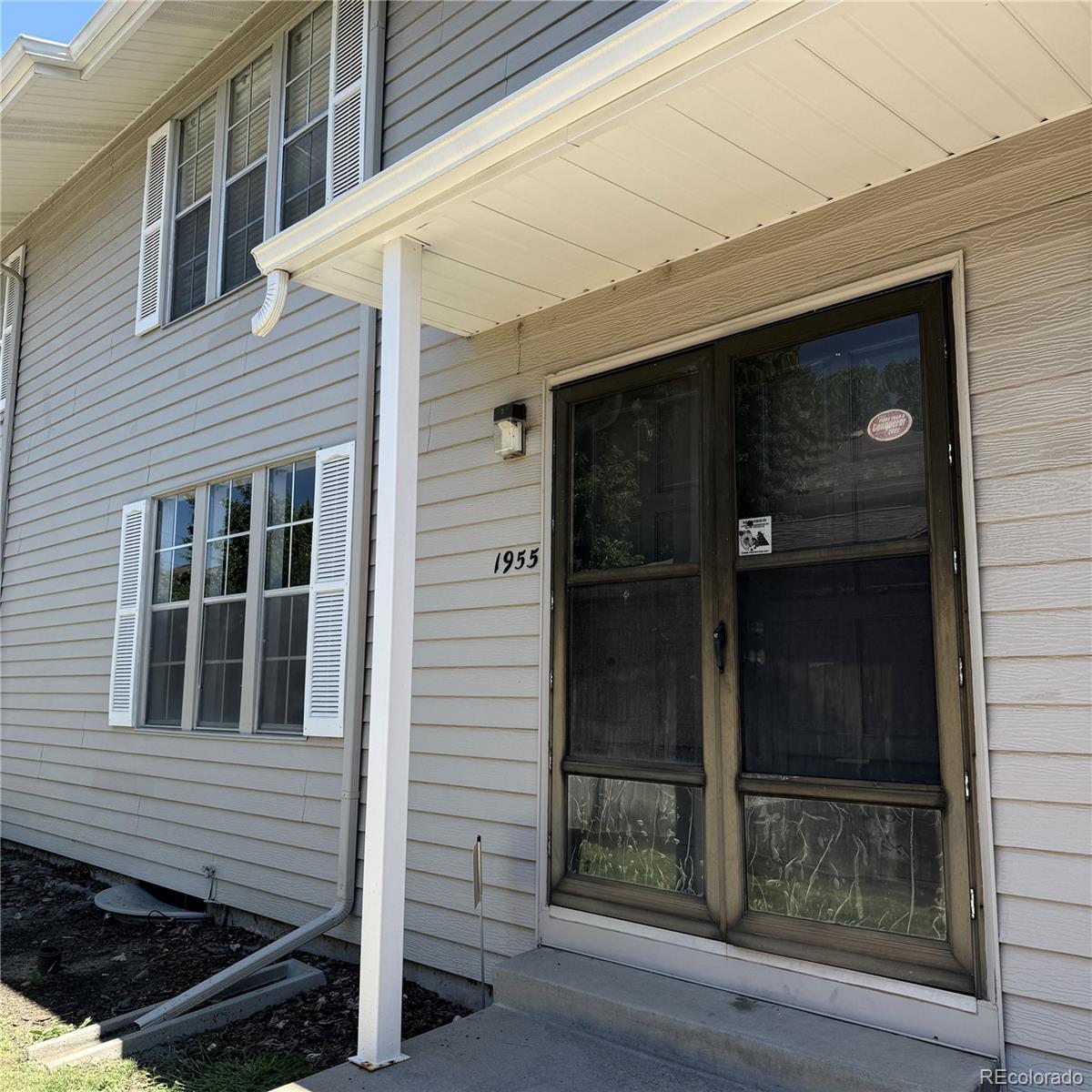 Cox Aurora Home | MLS #: 23090031955 S Oakland Way, Aurora Beds: 3 Baths: 2 Price: $300,000